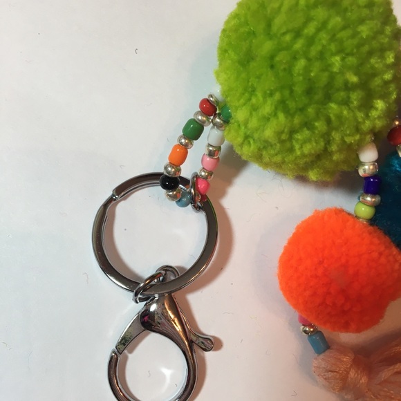 Pompom Keychain - Picture 2 of 5